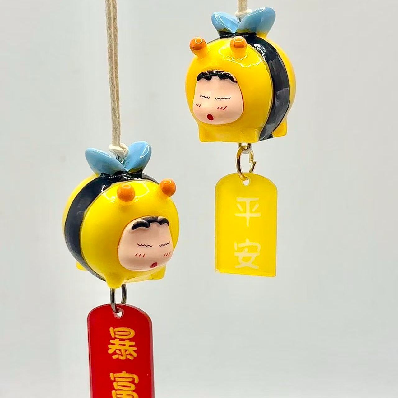 Car Accessories Decoration - Crayon Shin-chan Arı Kostümü Figürü Araba
